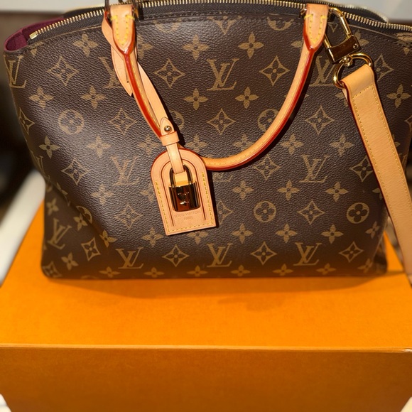 Louis Vuitton (Grand Palais) Brown and Tan Monogram - Picture 16 of 16